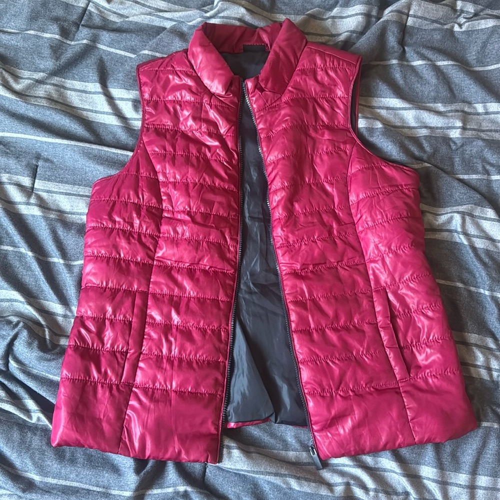 Navy Hot Pink color Puffer Vest 
Brand : Laura Torelli